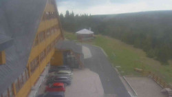 Parkoviště a hlavní vchod