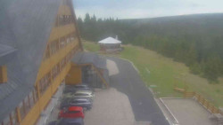 Parkoviště a hlavní vchod