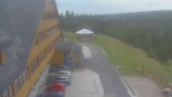 Parkoviště a hlavní vchod