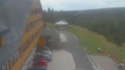 Parkoviště a hlavní vchod
