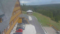Parkoviště a hlavní vchod