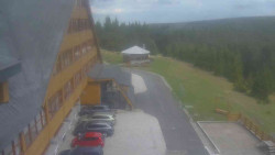 Parkoviště a hlavní vchod