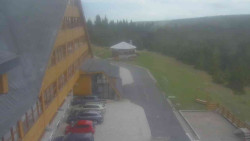 Parkoviště a hlavní vchod