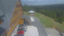 Parkoviště a hlavní vchod