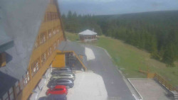 Parkoviště a hlavní vchod