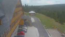 Parkoviště a hlavní vchod