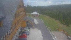 Parkoviště a hlavní vchod
