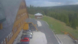 Parkoviště a hlavní vchod