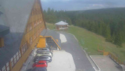Parkoviště a hlavní vchod