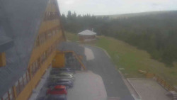 Parkoviště a hlavní vchod