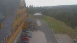 Parkoviště a hlavní vchod
