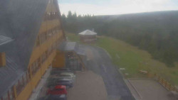 Parkoviště a hlavní vchod