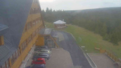 Parkoviště a hlavní vchod