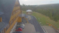 Parkoviště a hlavní vchod