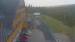 Parkoviště a hlavní vchod