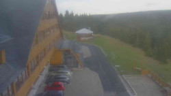 Parkoviště a hlavní vchod