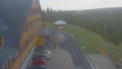 Parkoviště a hlavní vchod
