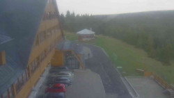 Parkoviště a hlavní vchod