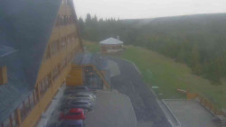 Parkoviště a hlavní vchod