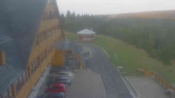 Parkoviště a hlavní vchod