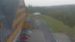 Parkoviště a hlavní vchod