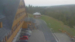 Parkoviště a hlavní vchod