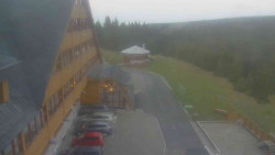 Parkoviště a hlavní vchod