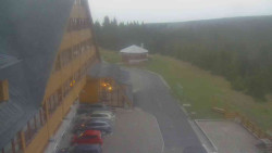 Parkoviště a hlavní vchod