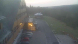 Parkoviště a hlavní vchod