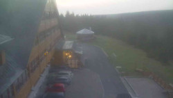 Parkoviště a hlavní vchod
