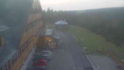 Parkoviště a hlavní vchod