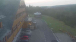 Parkoviště a hlavní vchod