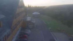 Parkoviště a hlavní vchod