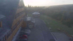 Parkoviště a hlavní vchod