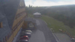Parkoviště a hlavní vchod