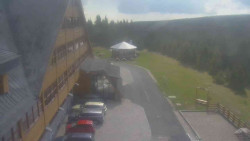 Parkoviště a hlavní vchod