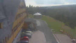 Parkoviště a hlavní vchod