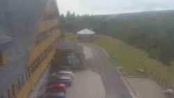 Parkoviště a hlavní vchod