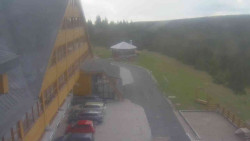 Parkoviště a hlavní vchod