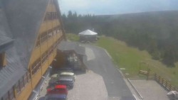 Parkoviště a hlavní vchod