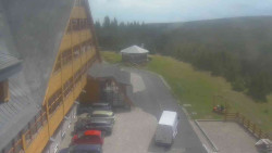 Parkoviště a hlavní vchod