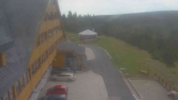 Parkoviště a hlavní vchod
