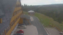 Parkoviště a hlavní vchod