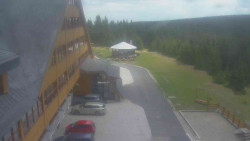 Parkoviště a hlavní vchod