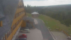 Parkoviště a hlavní vchod