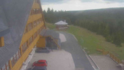 Parkoviště a hlavní vchod