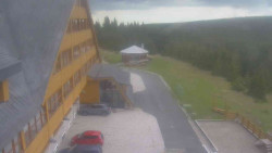 Parkoviště a hlavní vchod