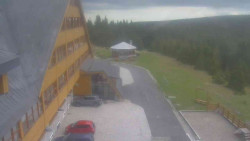 Parkoviště a hlavní vchod