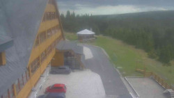 Parkoviště a hlavní vchod