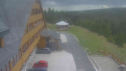 Parkoviště a hlavní vchod